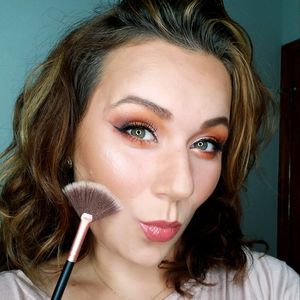 Meet your Posher, Monika